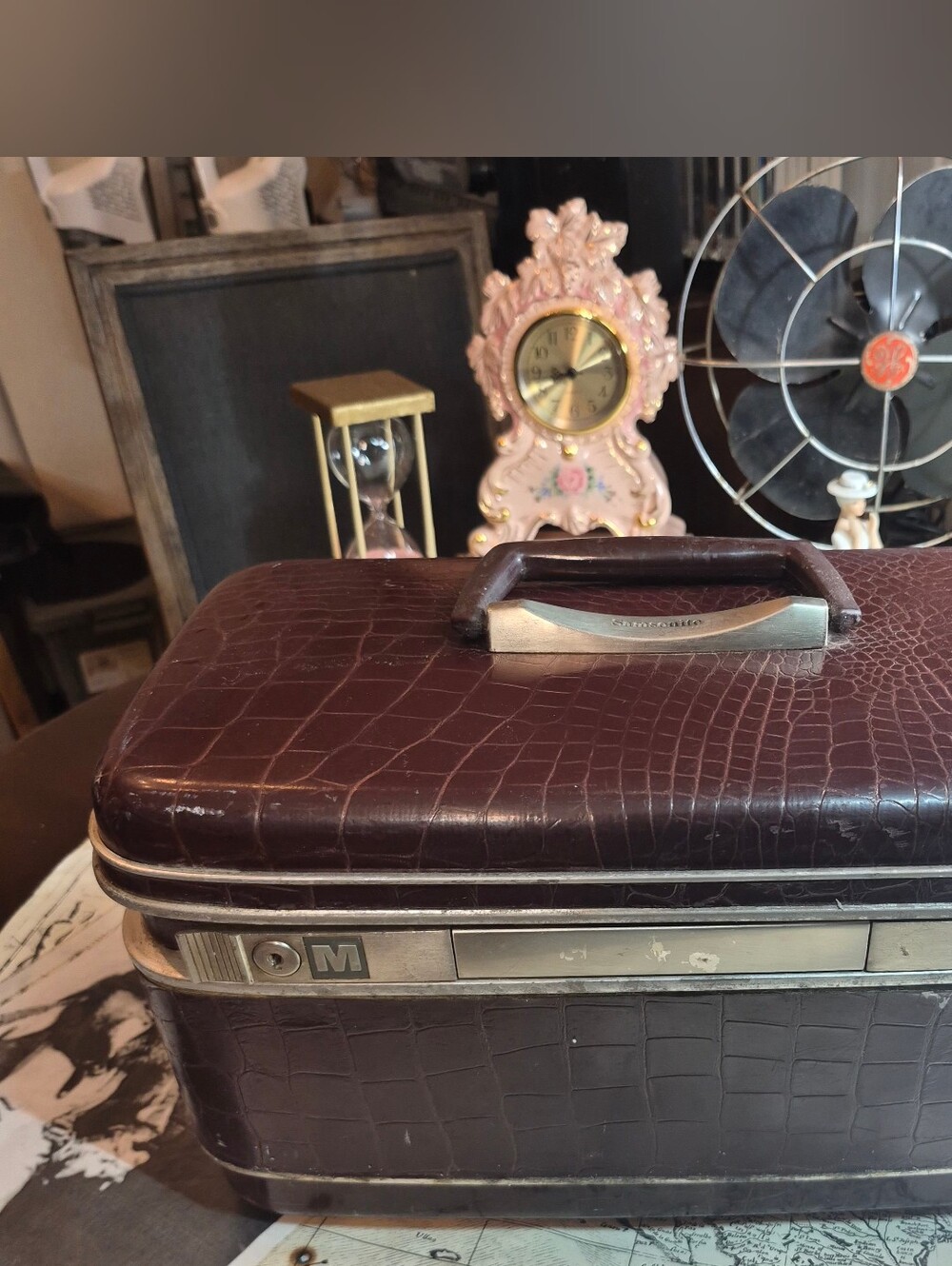 Vintage 1960s Samsonite Brown Croc Train Case Vanity Makeup Tray Key USA